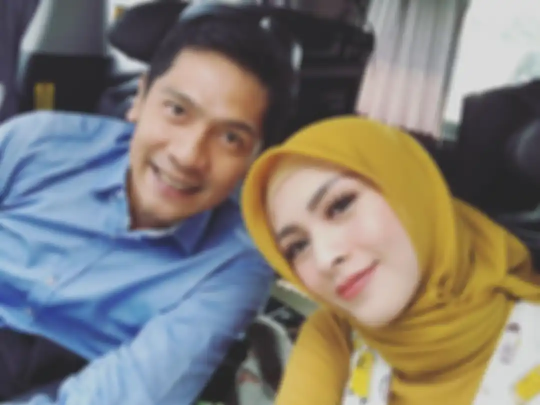 Penampilan terbaru Donita setelah mantap berhijab mengenakan berbagai model hijab yang tetap modis 