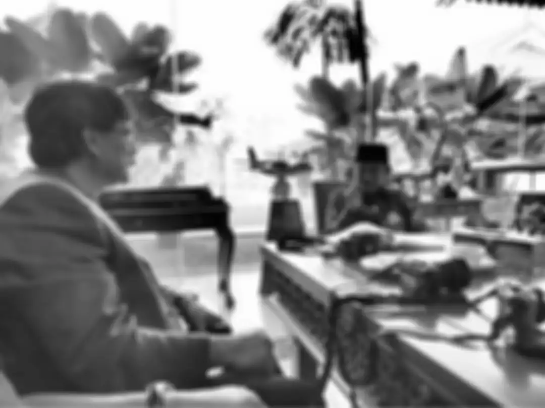 Darwis Triadi dan mendiang BJ Habibie sedang berdiskusi soal kamera pada tahun 2012 di kediaman Habibie di Kuningan, Jakarta. 