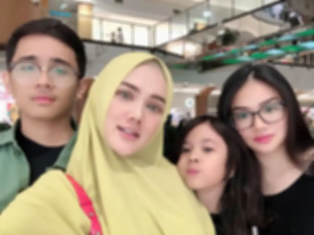 Mulan Jameela dan anak-anaknya