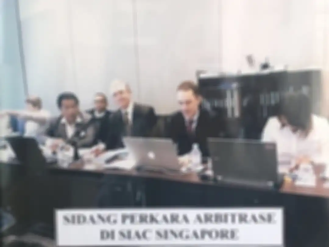 Hotman Paris bekerja di Makarim & Taira S law firm
