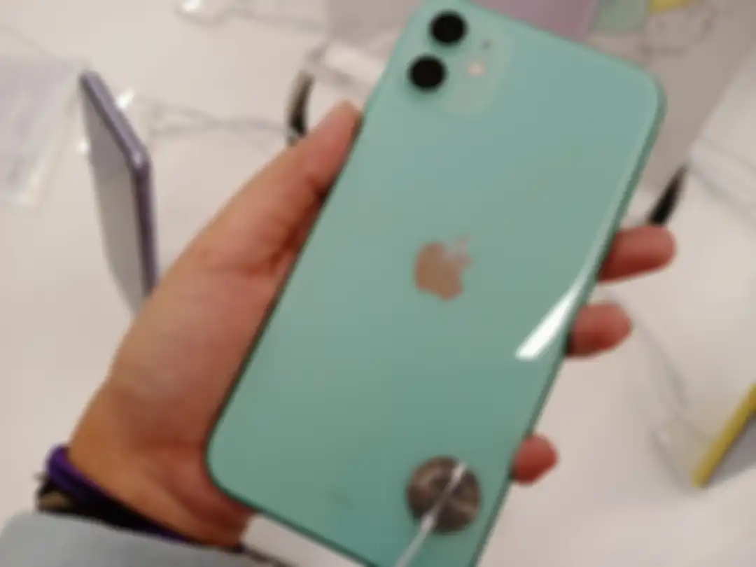 iPhone 11 warna hijau