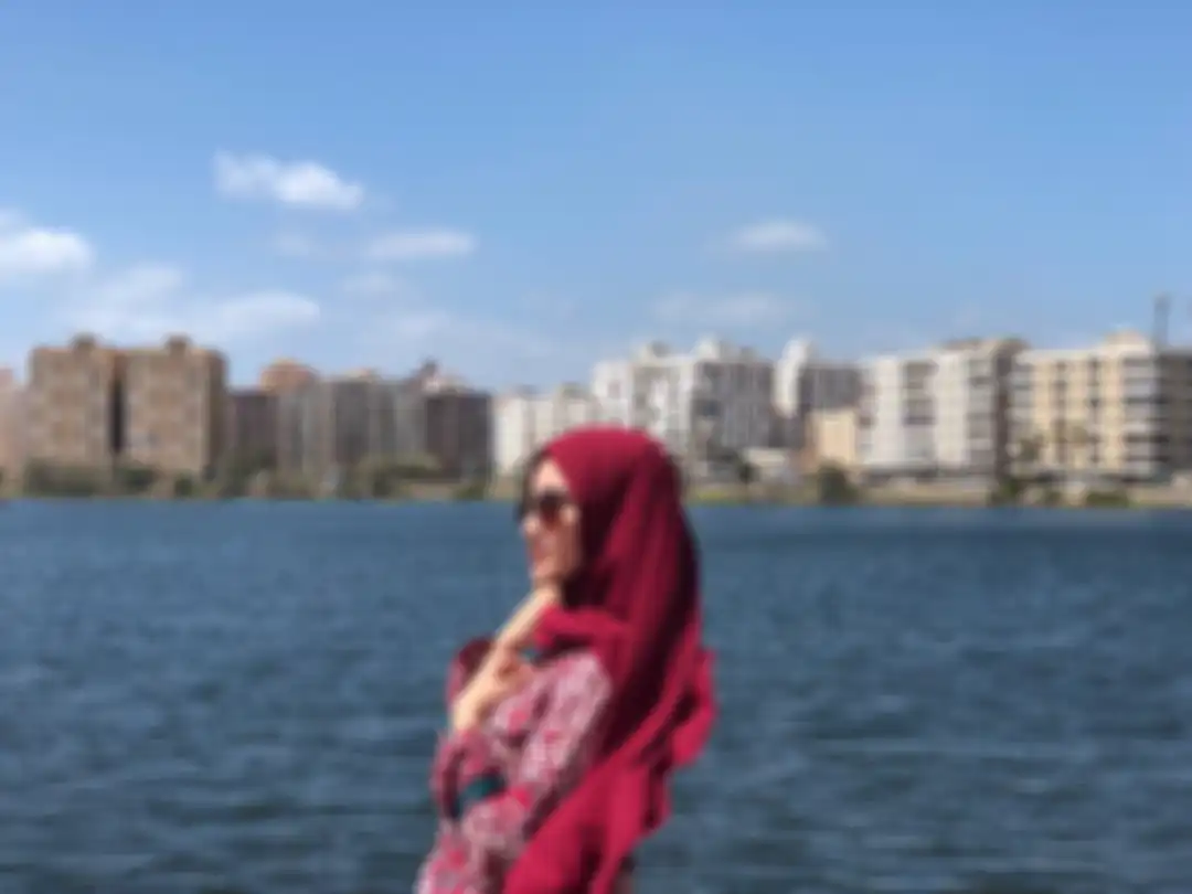 Foto Syahra Larez berhijab. Mantan Rizky Billar ini sempat mengeluarkan komentar soal Lesti Kejora hingga menjadi sorotan.