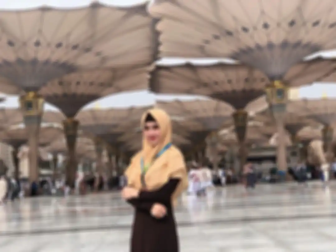 Foto Syahra Larez berhijab. Mantan Rizky Billar ini sempat mengeluarkan komentar soal Lesti Kejora hingga menjadi sorotan.