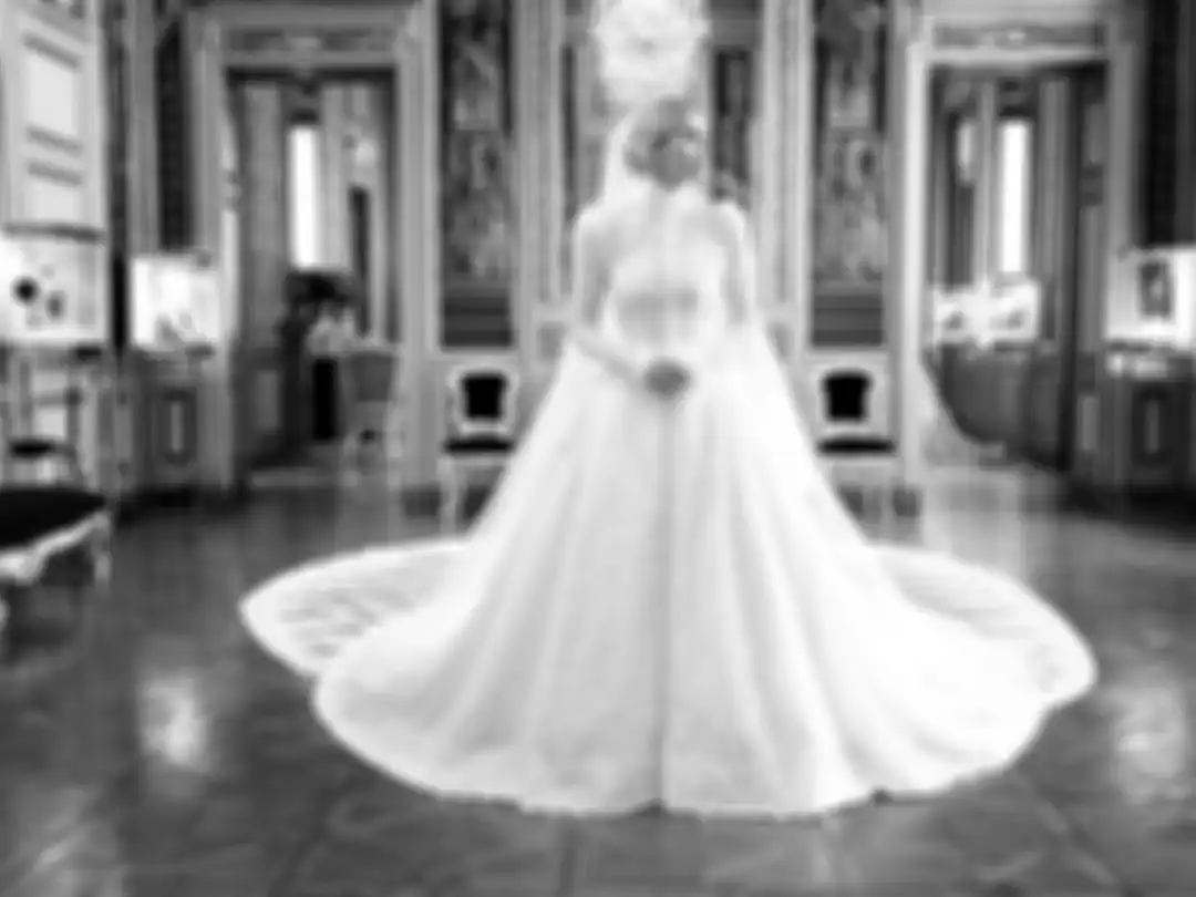 Foto Kitty Spencer kenakan gaun pernikahannya rancangan Dolce & Gabbana