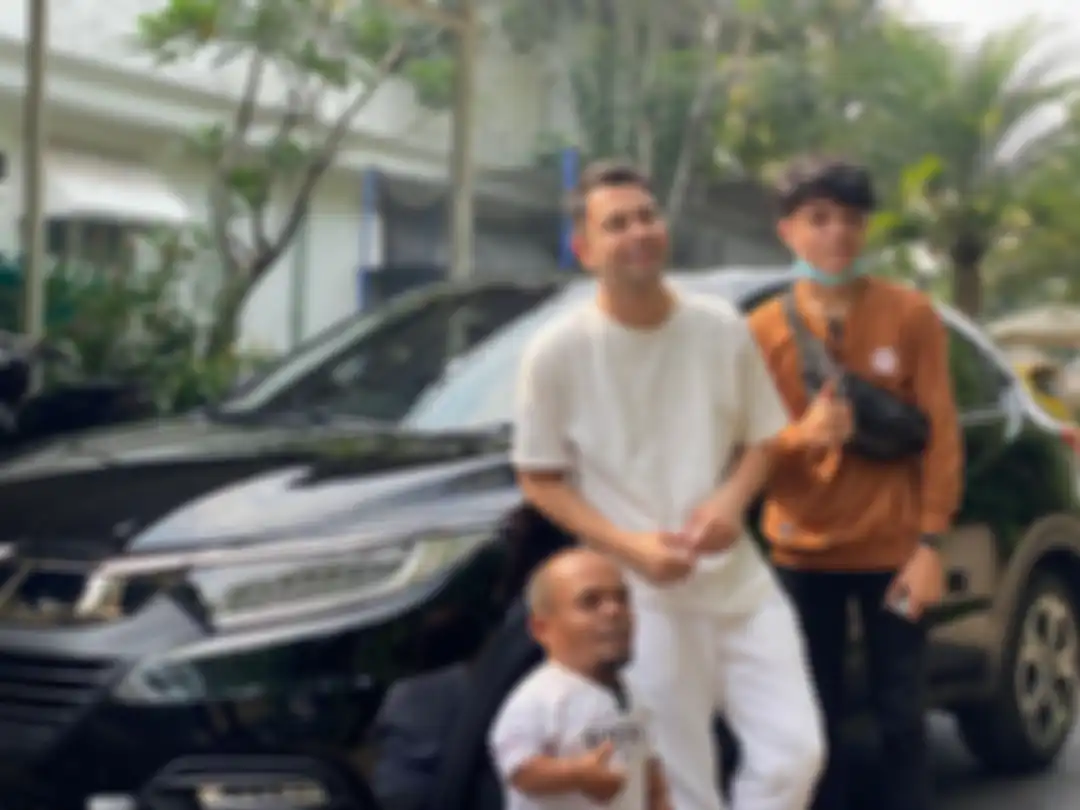 Ucok Baba bangga pamer foto mobil baru dari Raffi Ahmad. Vega Darwanti sampai ikut berkomentar.
