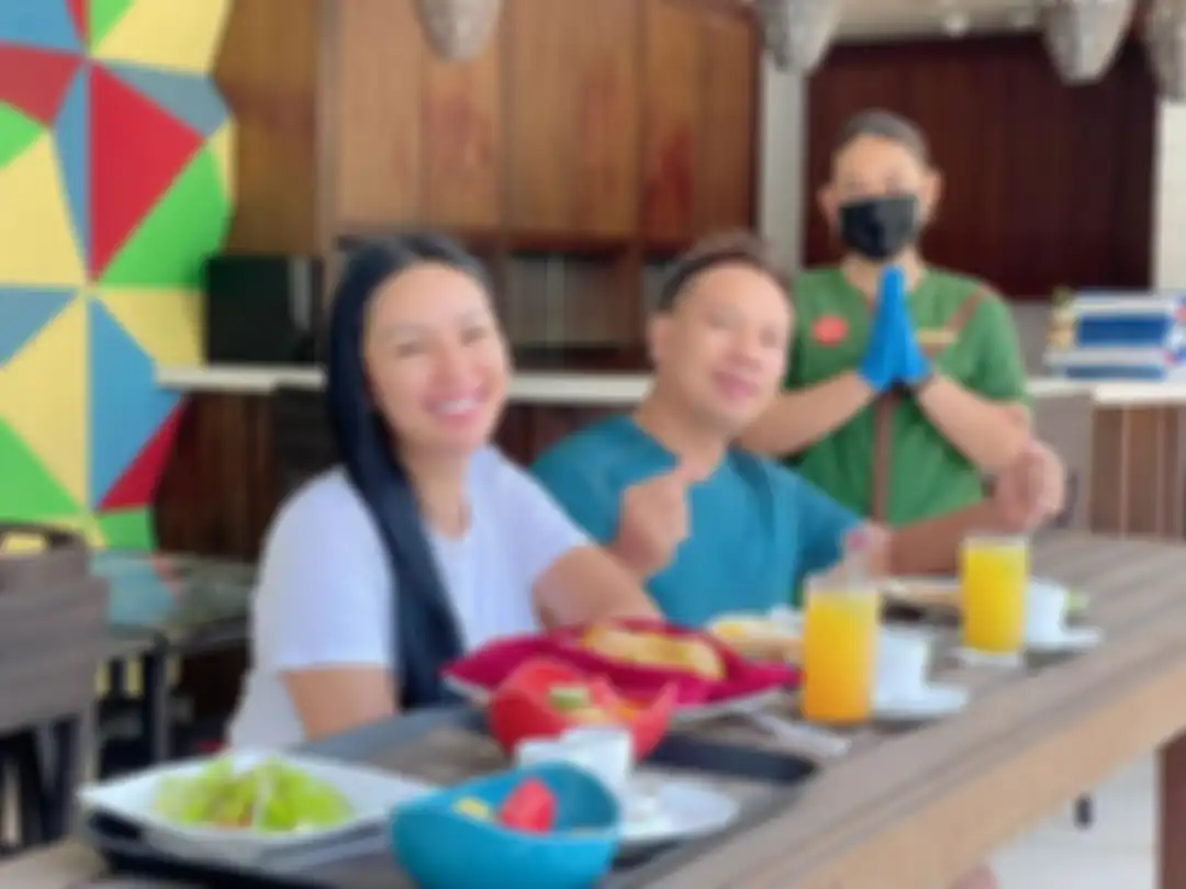Vicky Prasetyo sudah enggan mengunggah foto bareng Kalina Oktarani. Dia malah pamer foto digoda janda. Nikita Mirzani bicara anunya Vicky.