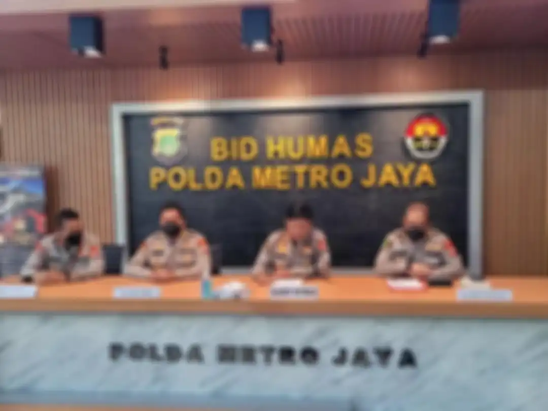Anggota DPR Hillary Brigitta Lasut menyebarkan bukti foto Fahri calon Bintara Polri lulus tes buta warna. Begini alasannya membantu Fahri. 