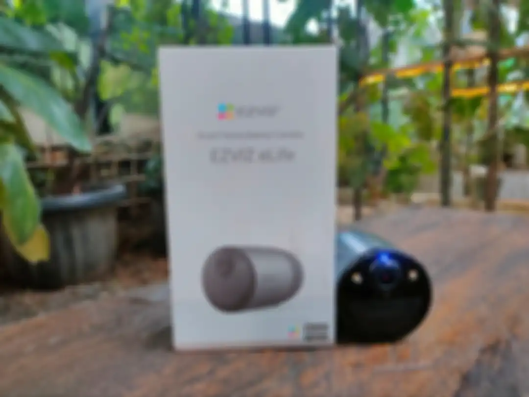 EZVIZ BC1C eLife dengan kotak pembelian.