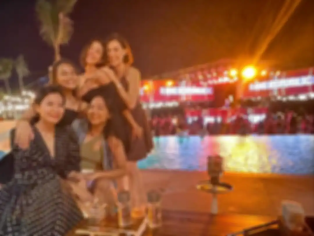 Gisel cueki respon Wijin di foto pesta sahabat mereka di beach club milik Hotman Paris. Begini respon Wijin di foto Gisel. 