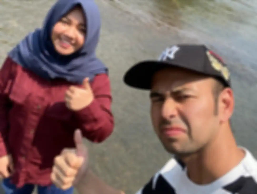 Lala mengajak Raffi ke sungai