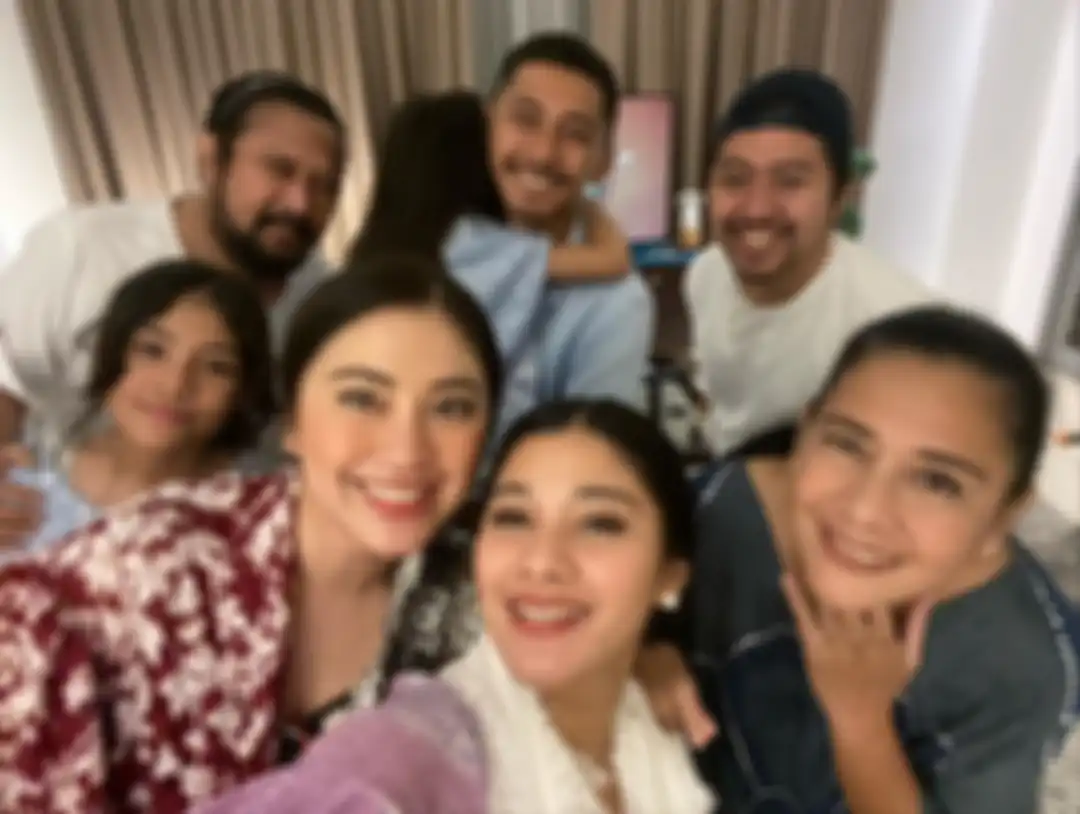 Manov Idulfitri bersama keluarga Naysila Mirdad