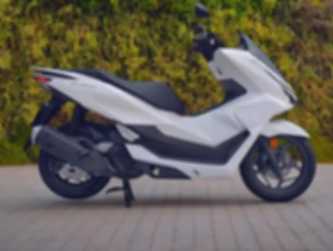 Honda PCX 2025 ada perubahan di setang dan lampu
