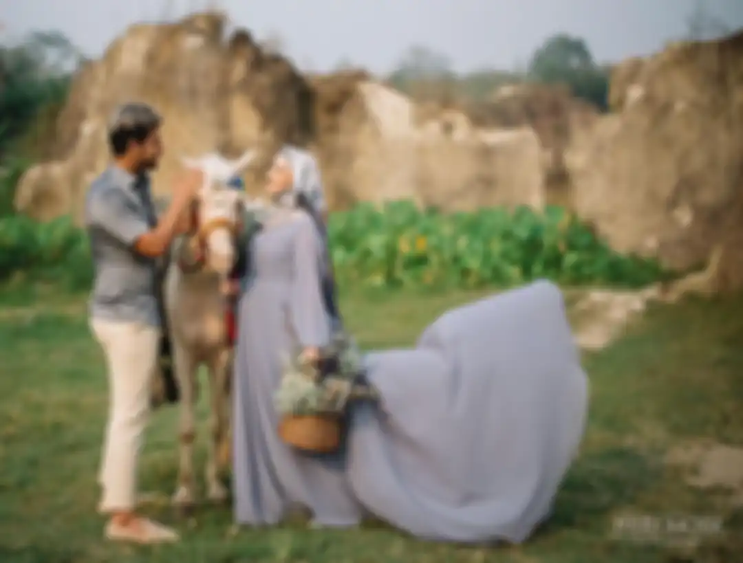 Maternity shoot Irish Bella dan Ammar Zoni dengan nuansa busana abu-abu