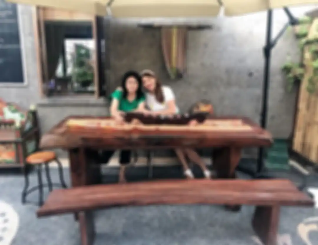 Furnitur menggunakan bahan kayu