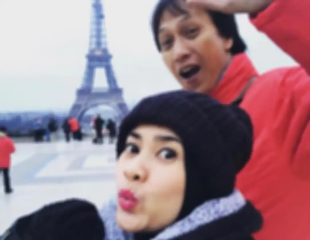 Dalam keterangan foto Ikke Nurjanah berpose bareng pria tampan itu, Evie Tamala merasa sangat kehilangan sosok tercinta.
