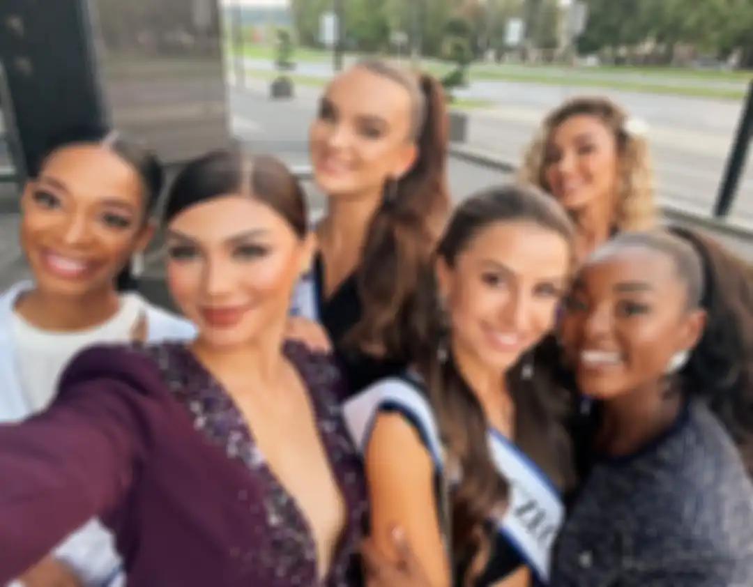 Outfit Jihane Almira Chedid saat deep interview Miss Supranational 2021