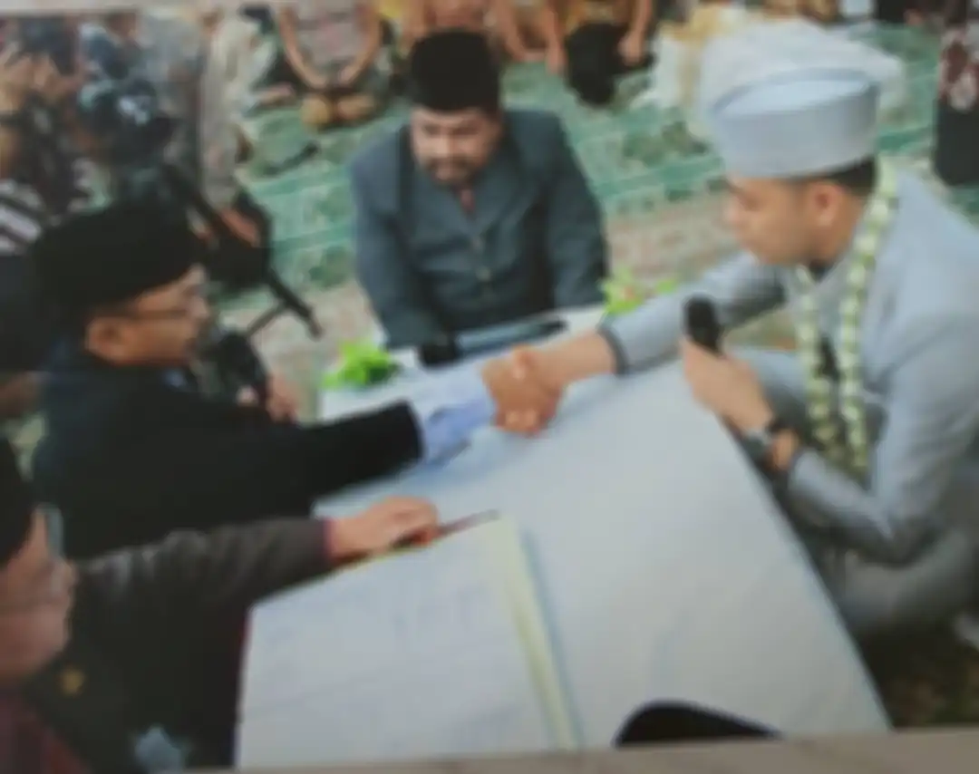 Raul Lemos menangis saat ditinggal pergi orang yang bisa bikin dia tersenyum di depan kamera untuk selamanya. 
