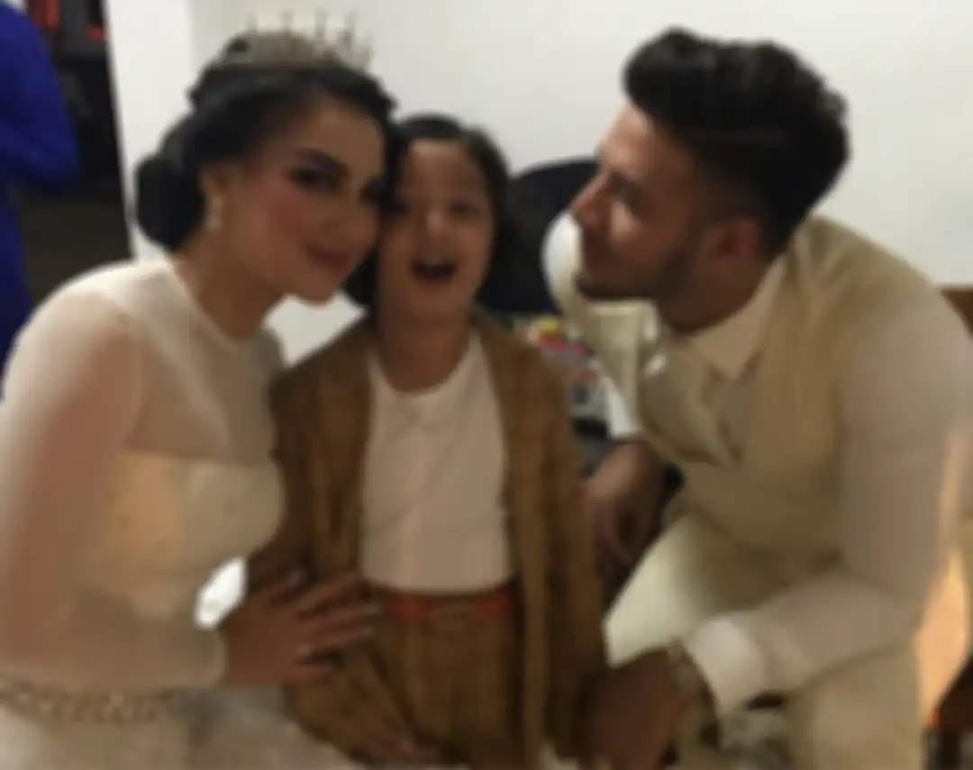 penampilan Ronny Sheyeng hadiri pernikahan Ammar Zoni dan Irish Bella