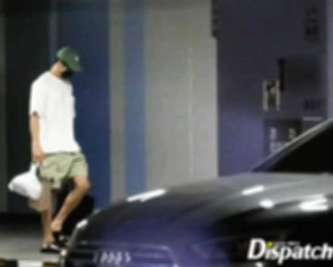 Foto Ahn Bo Hyun saat kunjungi apartemen Jisoo