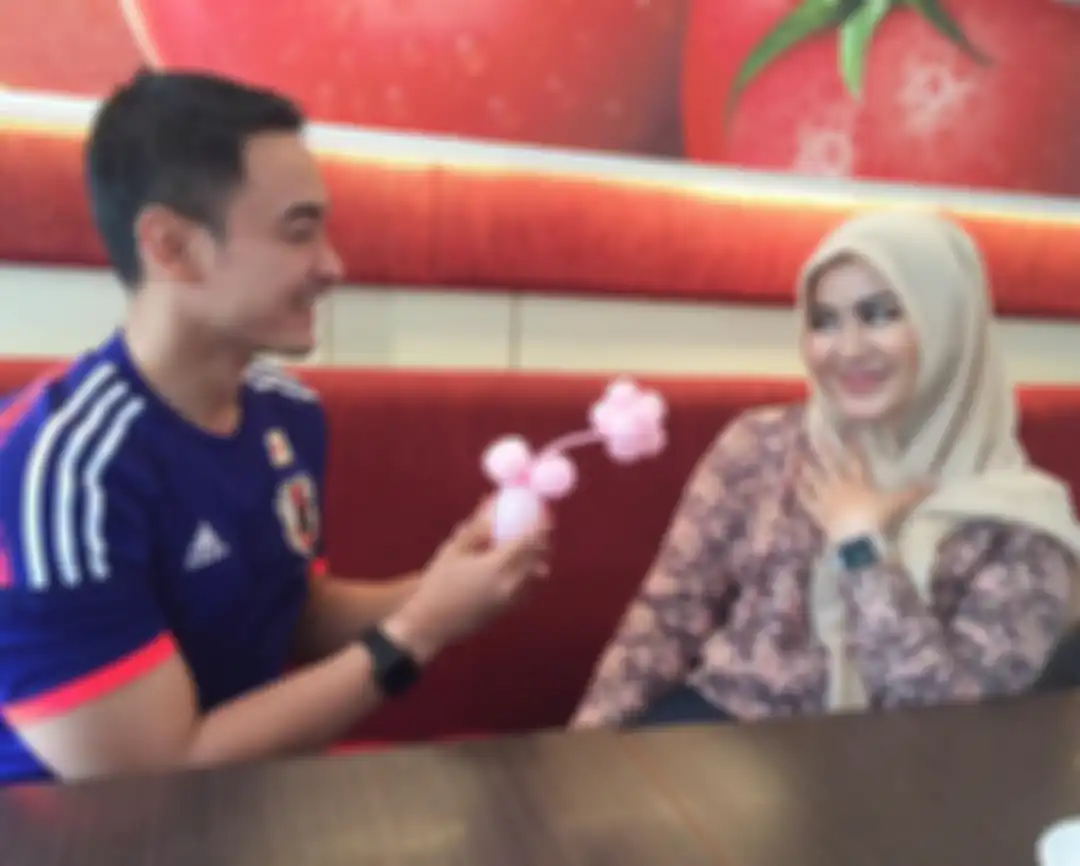 Zumi Zola dan Sherrin Tharia