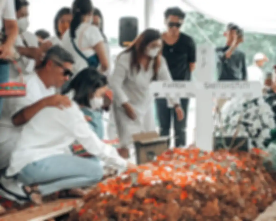 Ini adalah 4 foto Gisella Anastasia atau Gisel yang hadir di pemakaman ibunda Gading Marten, Farida Sabtijastuti pada Senin, 3 Oktober 2022.