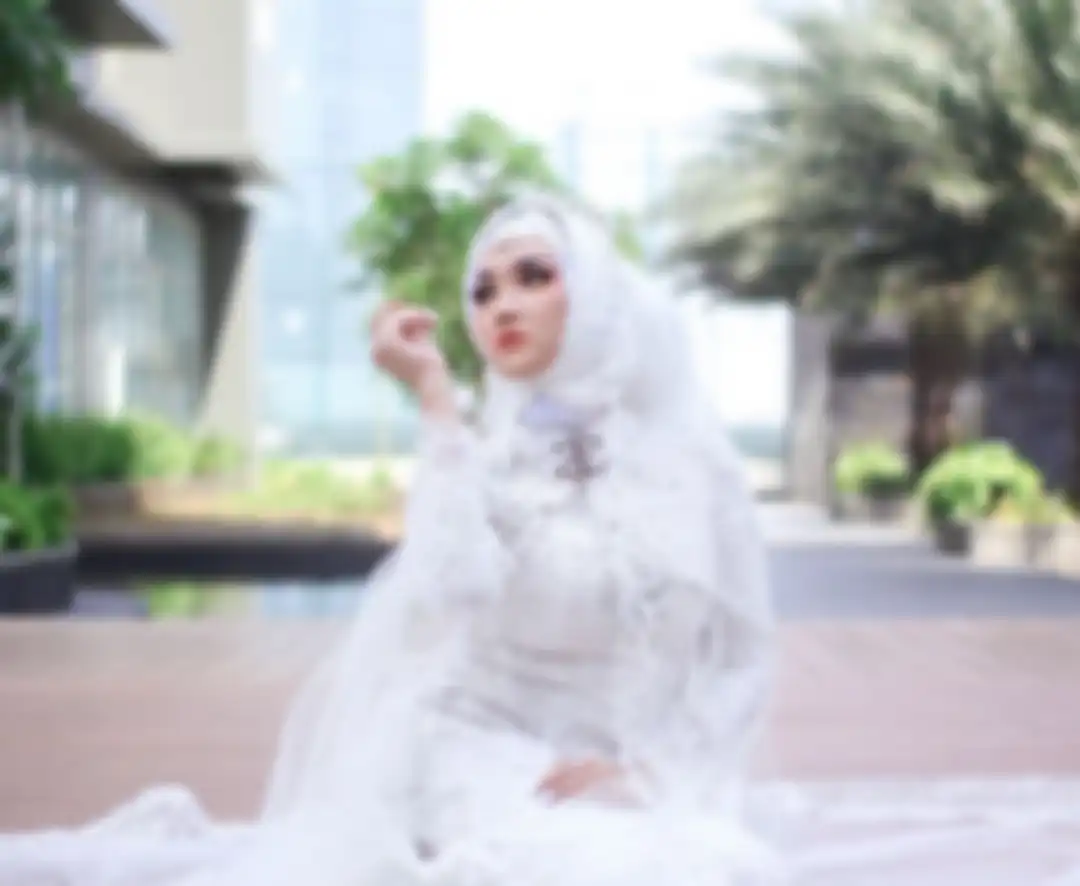 Lucinta Luna berdandan ala pengantin