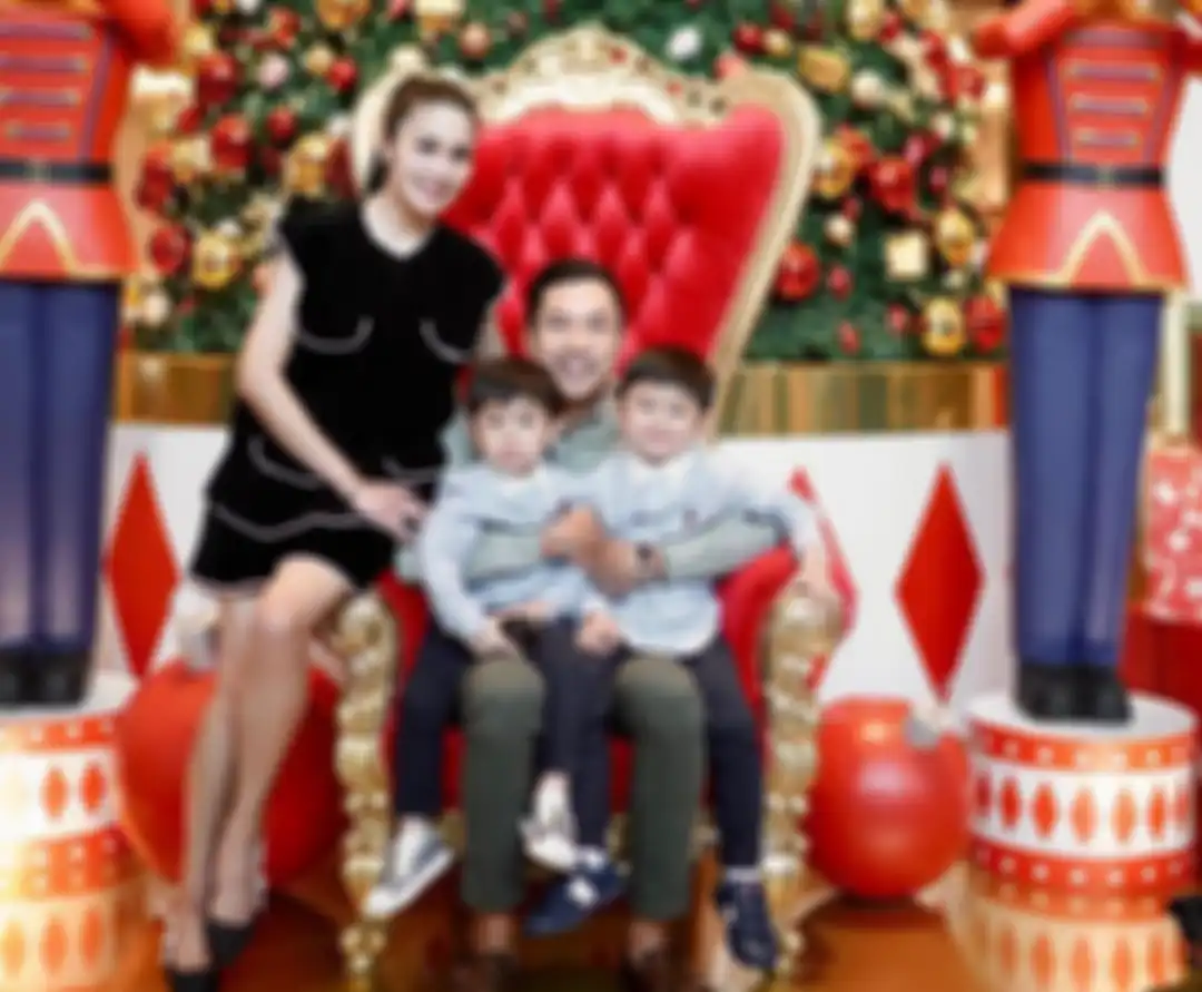 Sandra Dewi bersama keluarga rayakan Natal