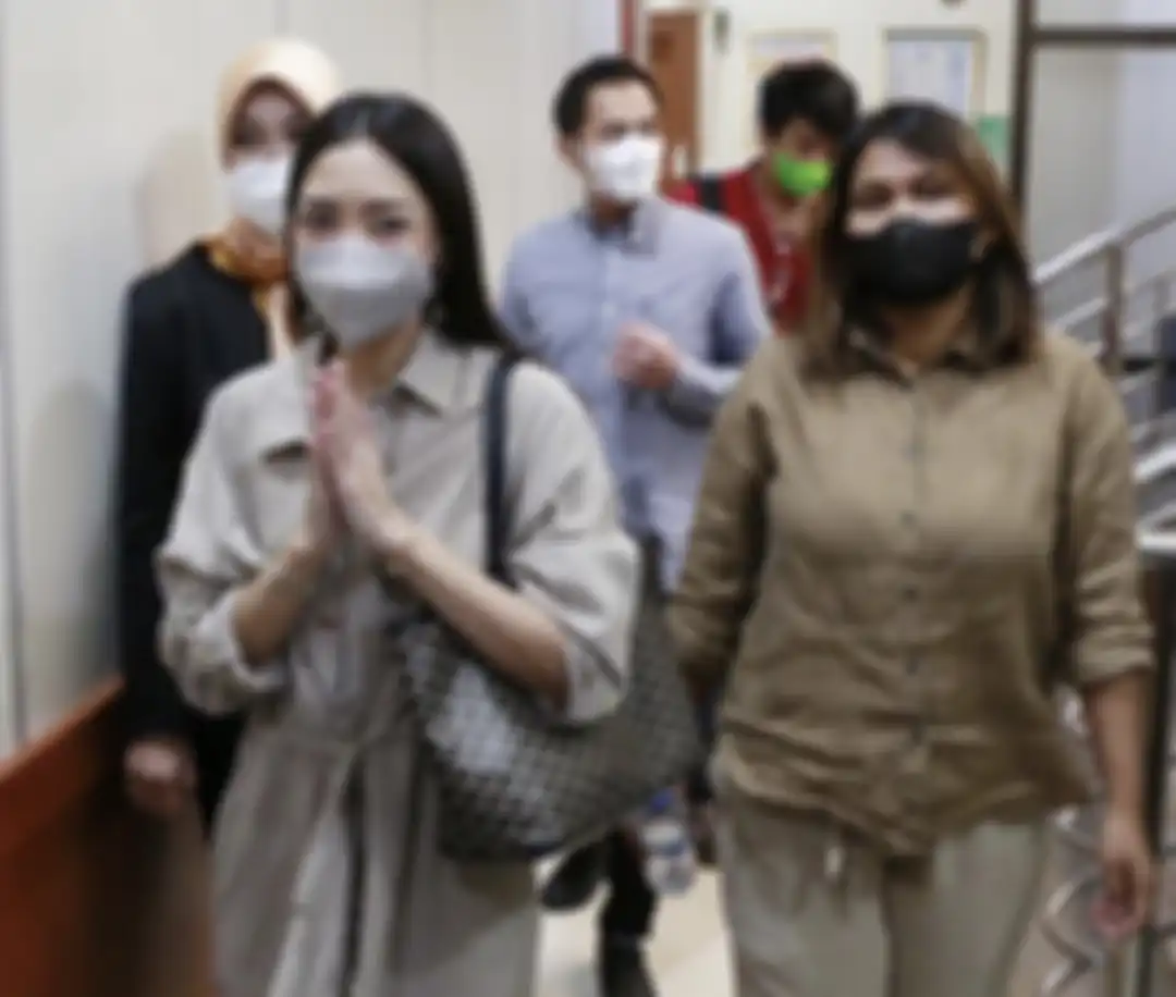 Ririn Dwi Ariyanti mengaku ketagihan saat wajahnya dilumuri cairan kental ini. Foto nikahnya dengan Aldi Bragi sudah dibuang.