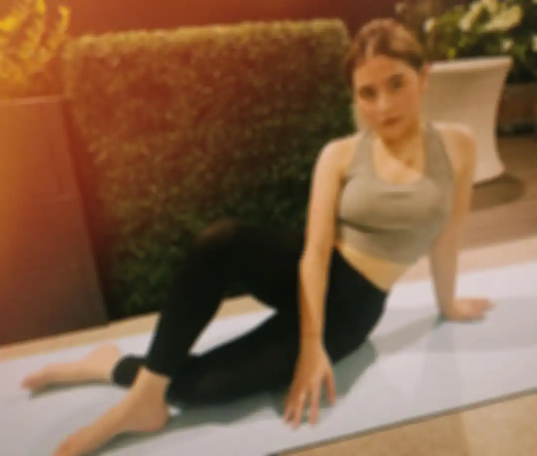 Penampilan rumahan Prilly Latuconsina yang seksi