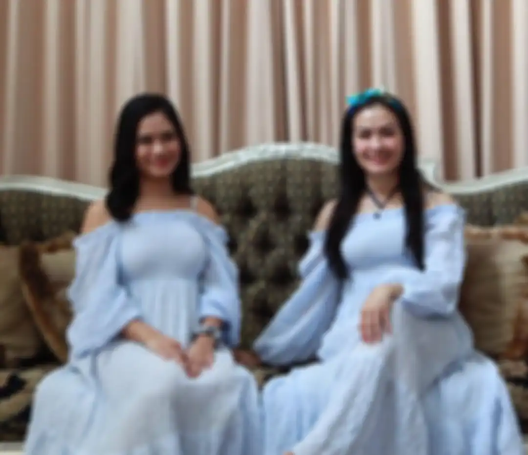 Foto Iis Dahlia bersama putrinya, Salshadilla. Iis Dahlia mengunggah foto dirinya dengan rambut baru. Sontak, Soimah ikut berkomentar. 