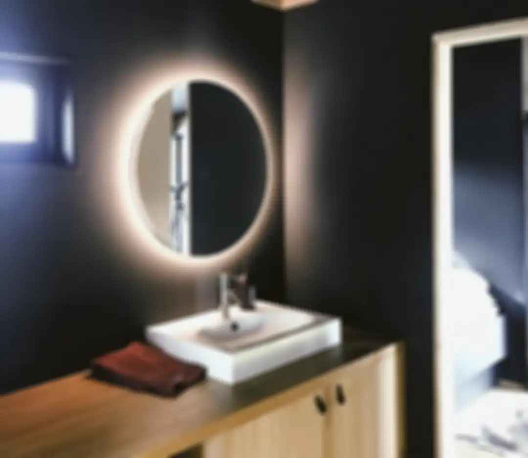Cermin di kamar mandi bisa bikin rezeki seret jika dipasang dengan posisi begini. Aturan feng shui kasih alasannya. 