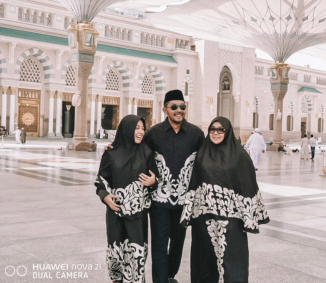 Nikita Willy dan ayah sambungnya