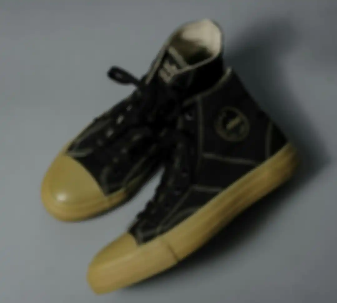 Sneakers High Hitam Gum Johnson