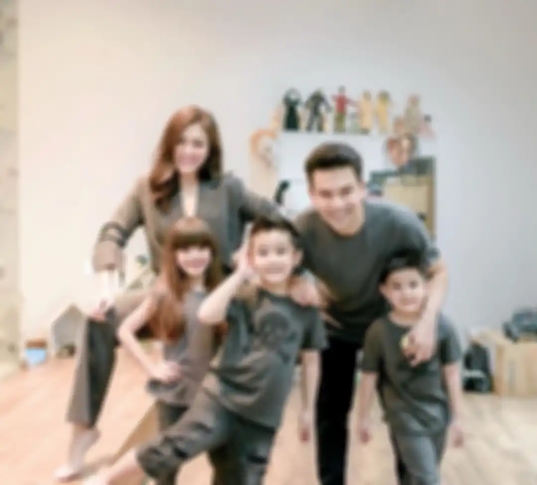 Dalam foto yang diunggah paman Ijonk terlihat Dhena Devanka seperti sedang menghajar Jonathan Frizzy. Dhena Devanka buka suara. 