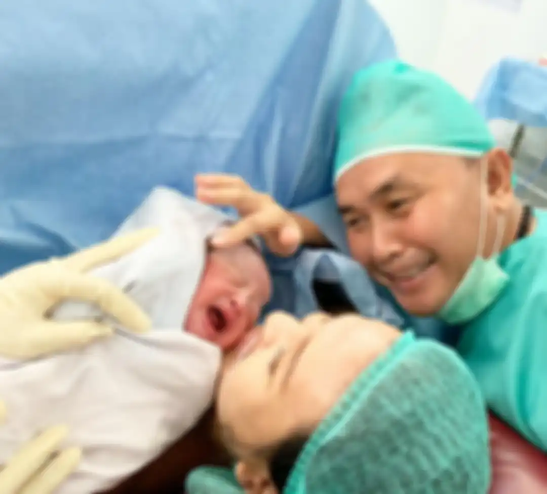 Momen haru Sugianto temani sang istri lahirkan sang buah hati 