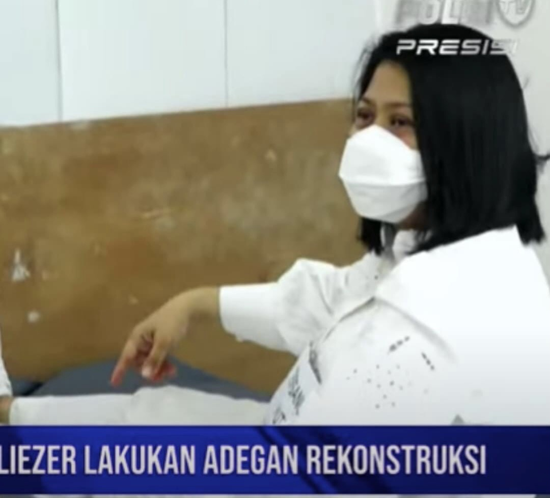 Putri Candrawathi lakoni adegan begini di kamar dalam rekonstruksi. Tudingan hubungan dengan Kuat Maruf viral. 