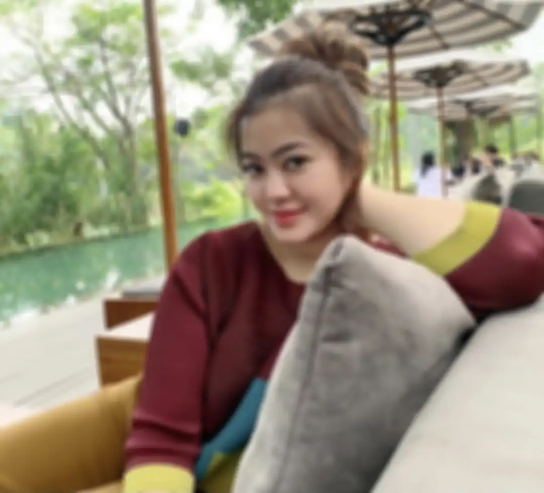 Sementara foto mantan istrinya dihujat usai melepas hijan, Zumi Zola malah dikabarkan mengalami masalah kesehatan di dalam bui.