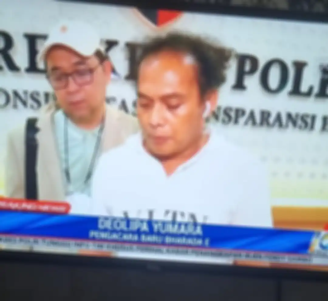 Pengacara Deolipa Yumara yang dipecat Bharada E curiga pada isi surat cabut kuasa kliennya. Foto Kabareskrim sampai ikut disentil. 