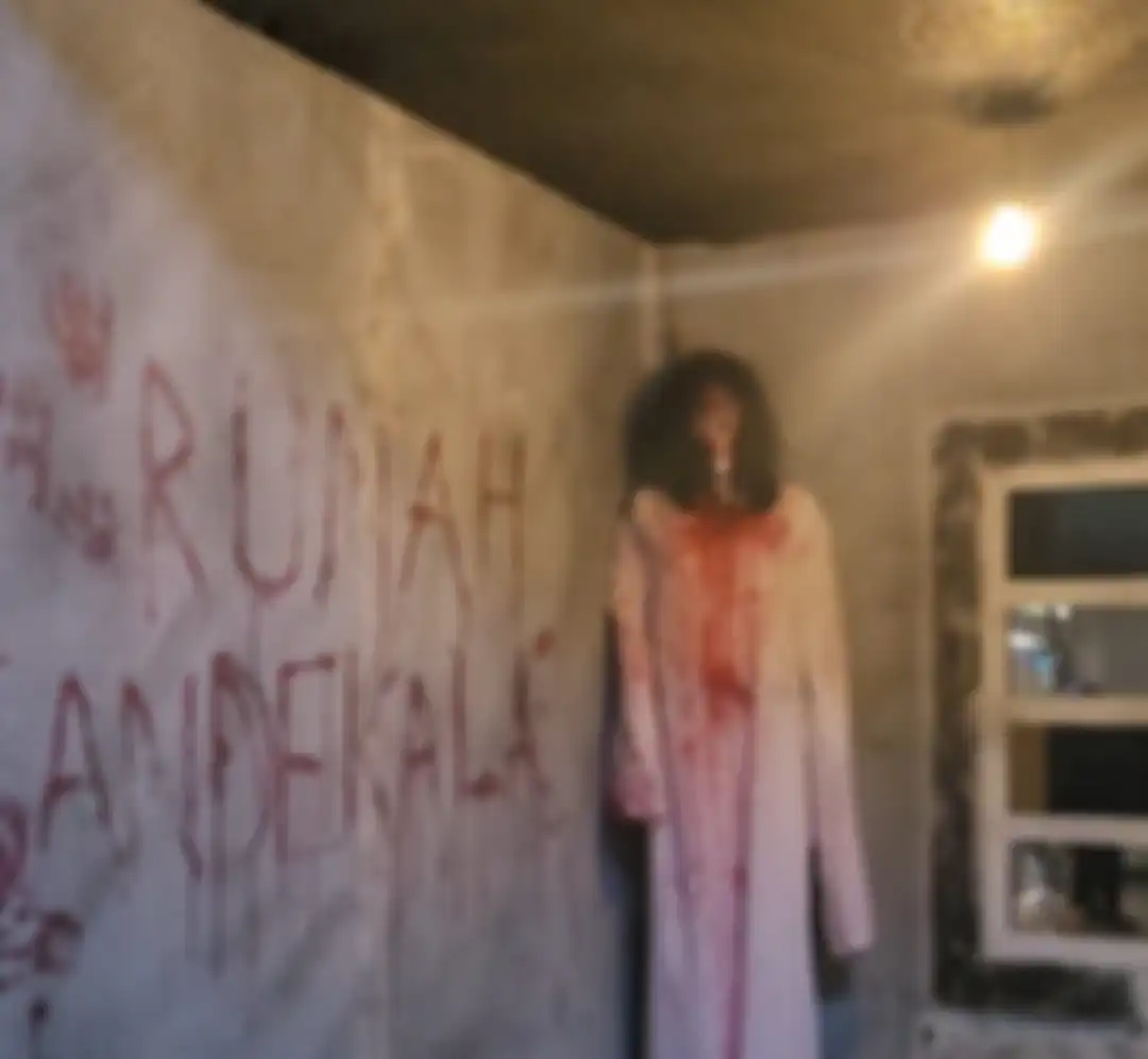 Pajangan hantu di Rumah Sandekala FX Sudirman.