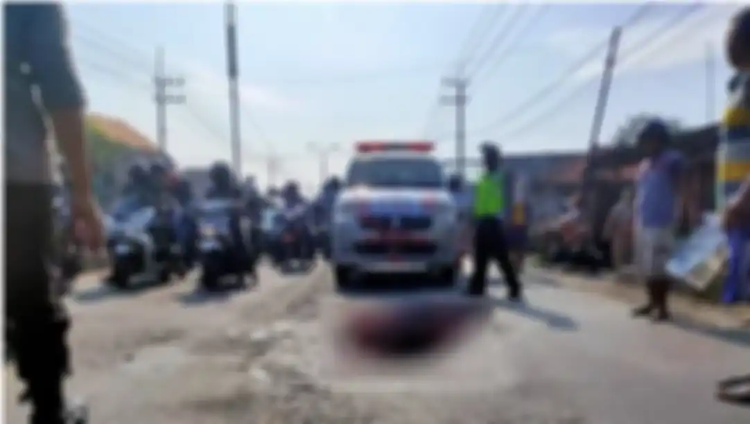 Pemudik asal Kediri, Agus Wahyudi terlanjur diviralkan menabrak ibunya sendiri hingga tewas. Foto pengendara moge pelat B diburu. 