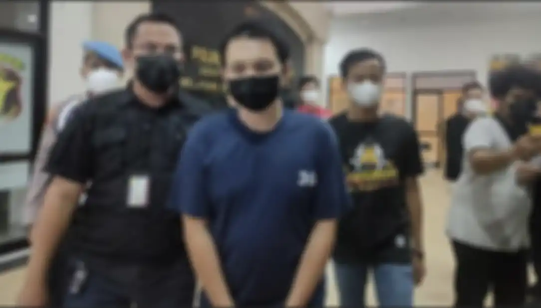 Kapolres Jaktim Kombes Budi Sartono mengunggah foto tampang pelaku pemerasan modus tabrak lari di Pasar Rebo.