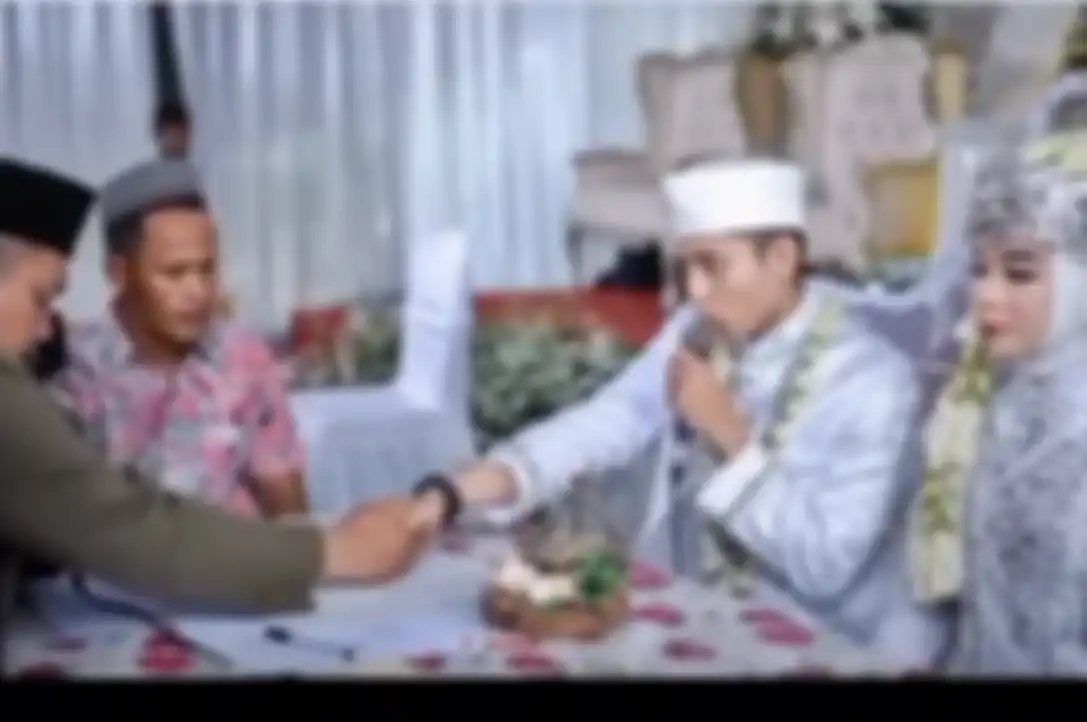 Inilah foto tampang suami Norma Risma yang kepergok berzina dengan ibu mertua. Ternyata senang dapat sensasi dari wanita profesi ini.