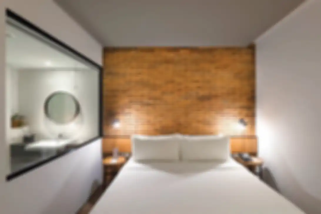 Inspirasi kamar hotel dengan tipe kasur double bed.