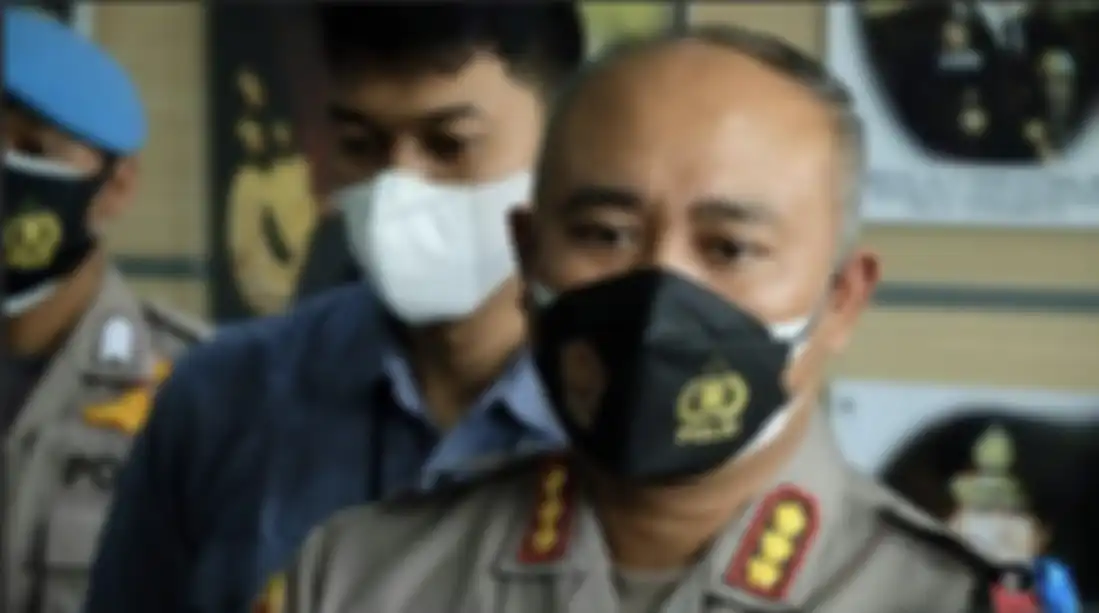 Mantan bawahan Kapolda Metro Jaya yang disebut jadi anak kesayangan Ferdy Sambo dipecat karena terima uang dari sini. Foto sosoknya disebarkan.