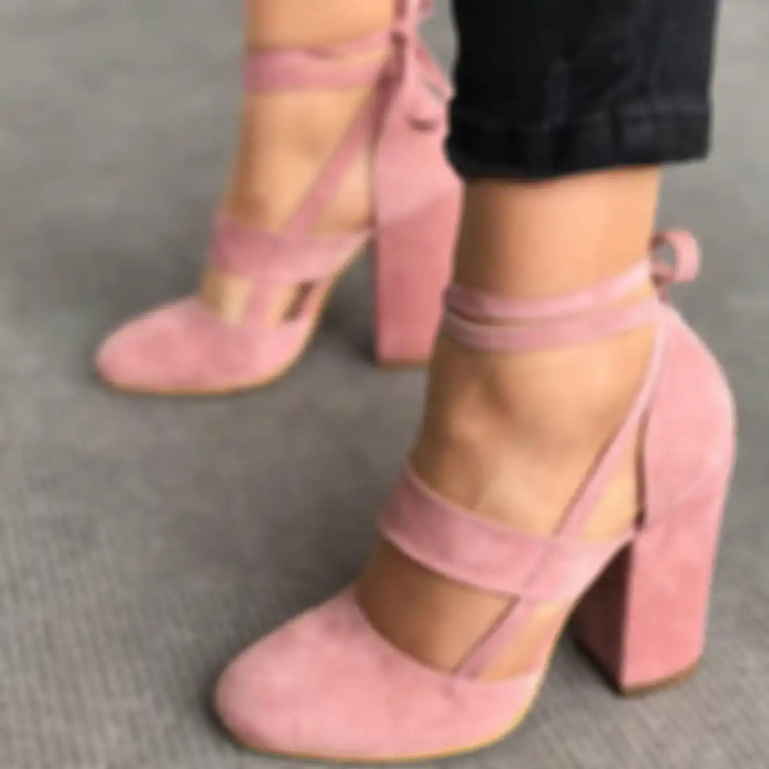Heels berbahan suede