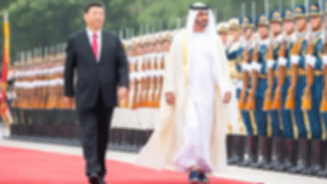 Xi Jinping (kiri) dengan Putra Mahkota Uni Emirat Arab Mohamed bin Zayed Al Nahyan. hubungan keduanya yang makin erat dituduh mengorbankan keselamatan para warga Uighur yang berlindung dari China di UEA