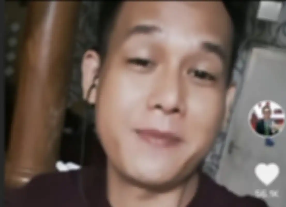 Selebgram TikTok Boy San bongkar sosok alim di video syur artis inisial R. Nggak usah capek nunggu Hard Gumay. Foto wajahnya disimpan.