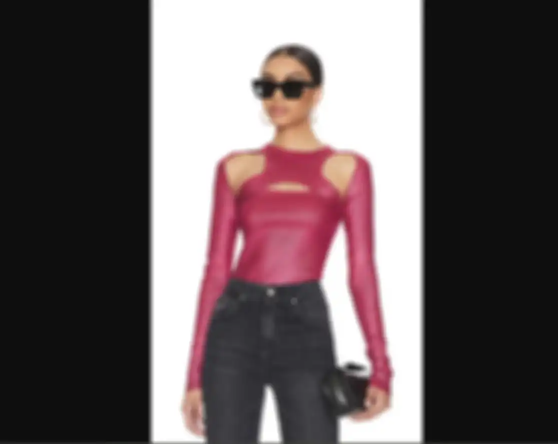 Ide OOTD dengan outfit warna viva magenta