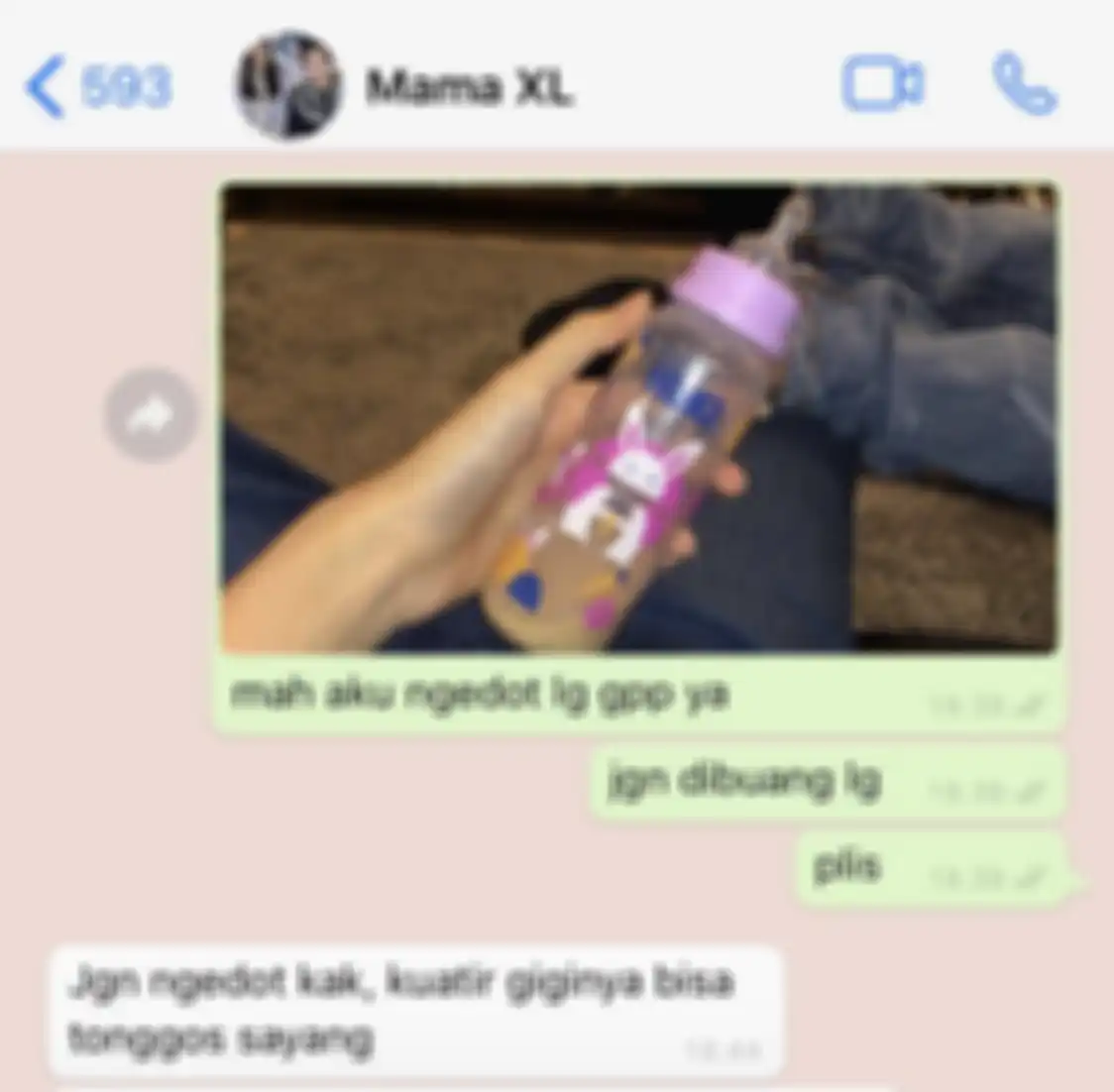 Anya Geraldine menjadi sorotan media asing justru karena kebiasaan aneh ini, bukan karena foto seksi.