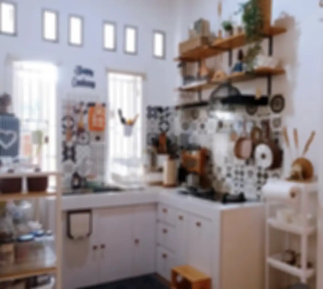 Bair nggak bikin pemilik rumah minimalis uring-uringan, desain dapur mungil ditata pakai trik tak biasa. Foto hasilnya jadi aesthetic.
